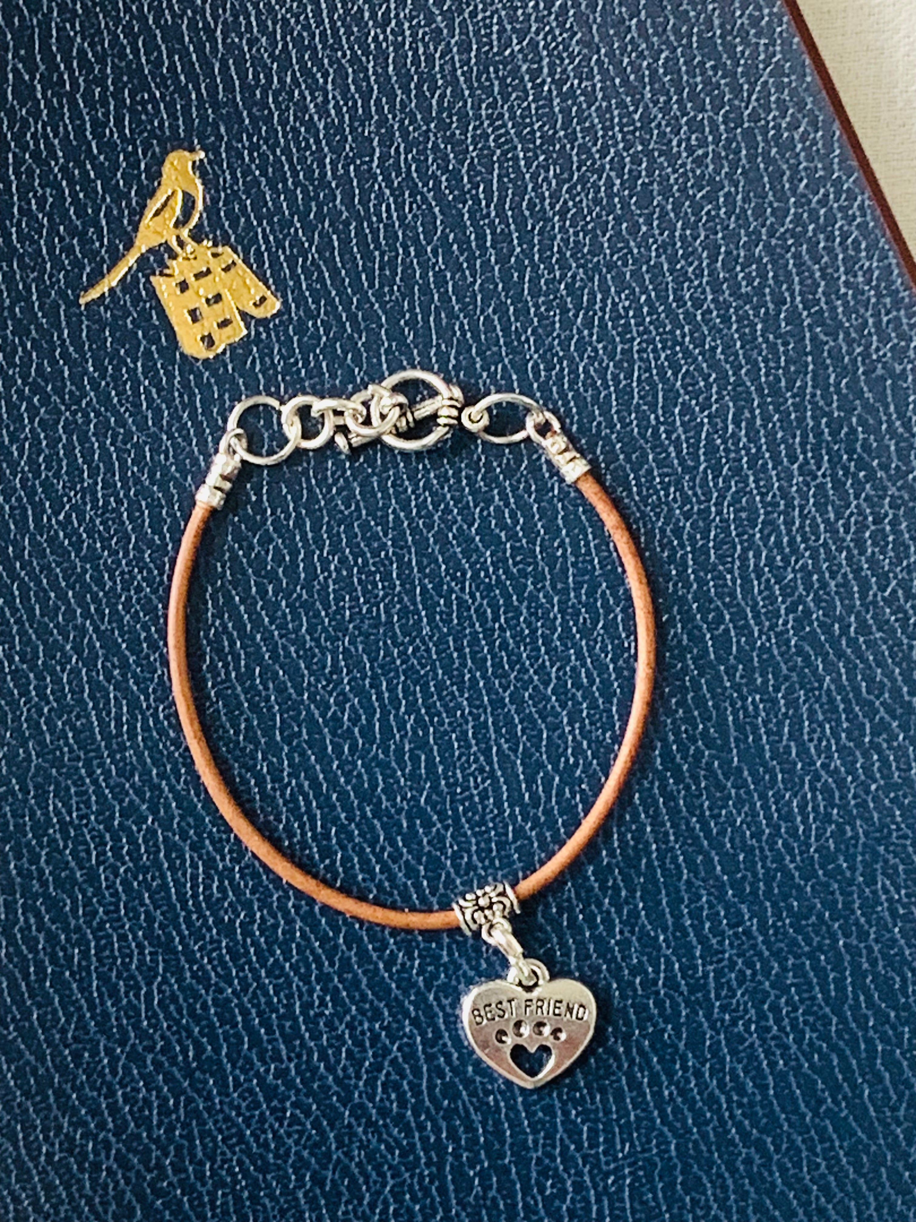 Best Friend Charm Leather Bracelet - Minimalist Artisanal Jewelry - Gift for Dog Lovers and Best Friends