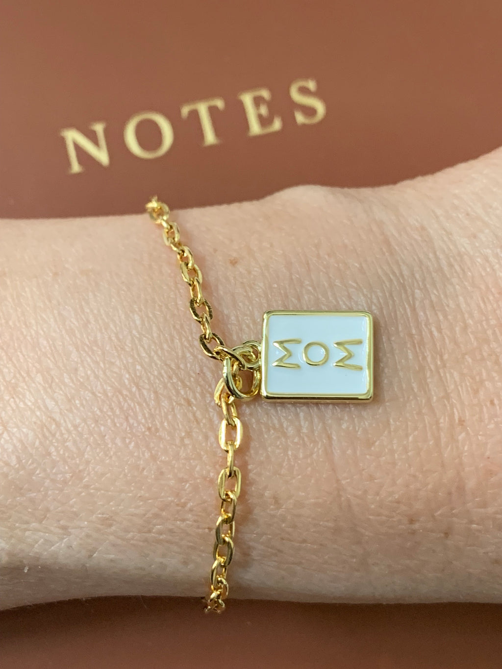 Mom Gold Oval Chain Bracelet - 24K Gold Filled Charm Bracelet for Mothers